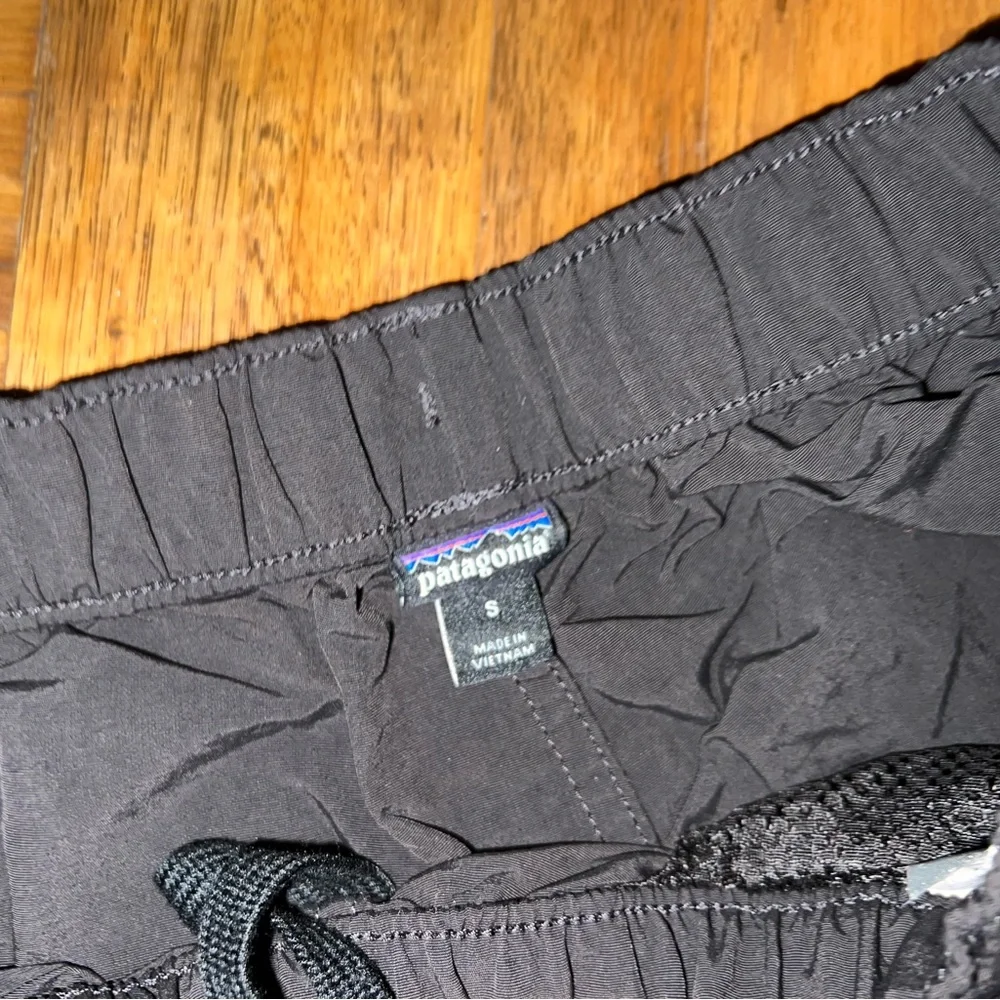 Patagonia 2.5” Baggies Shorts - Picture 3 of 3